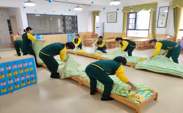 保育员年中个人总结8篇
