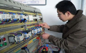 电工上半年工作总结报告7篇